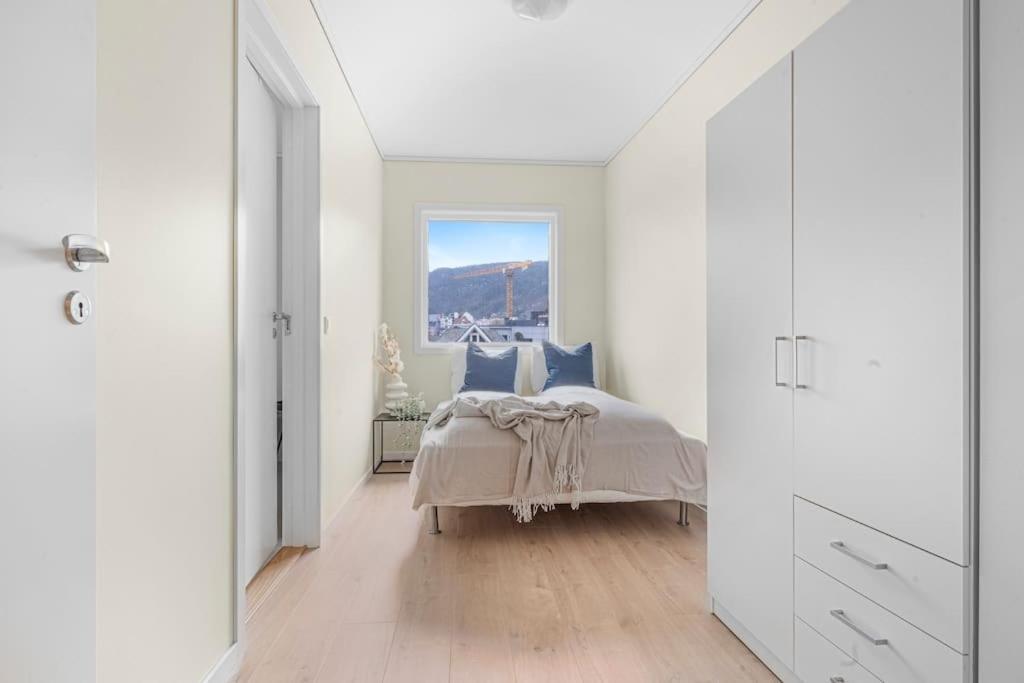 New! Huge Modern Apartment! Fit For Two Families! Bergen Exterior foto